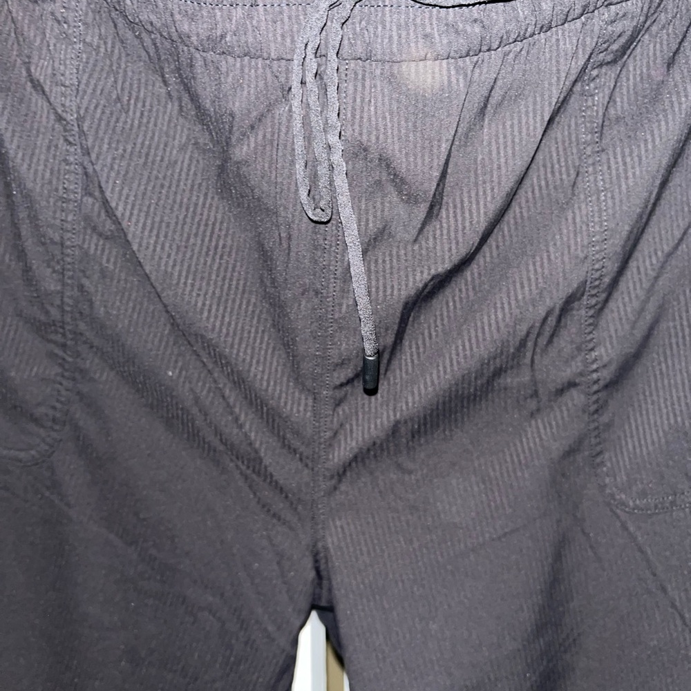 Black Lululemon studio capris